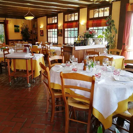 Du Vieux Tour בית הארחה 3*
