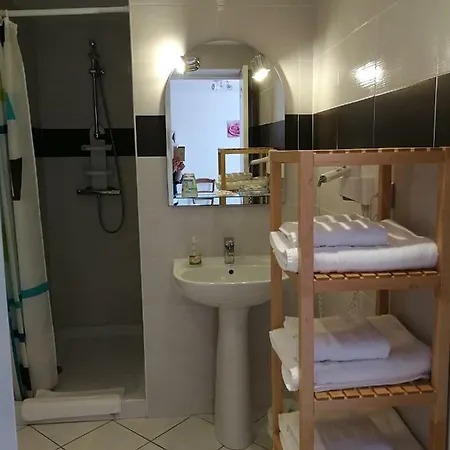 Du Vieux Tour בית הארחה 3*